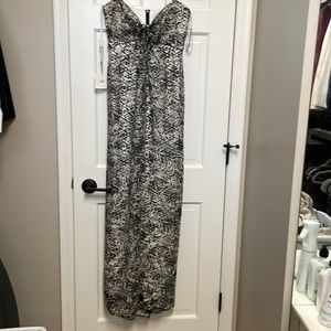 SHO NWT Black/Ivory Spaghetti Strap Gown~ Size 4 and 6